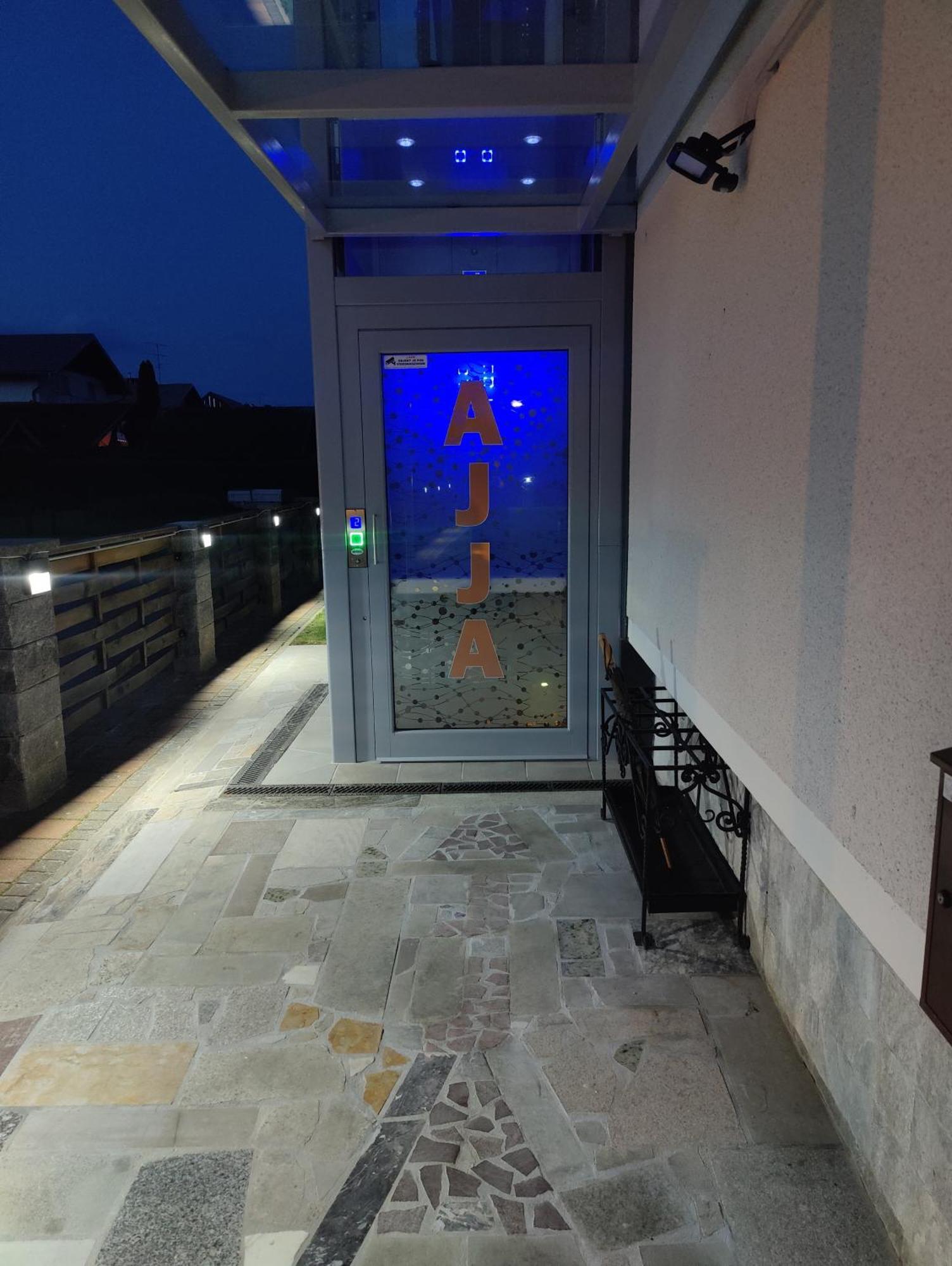 Apartma Ajja Šenčur Екстериор снимка
